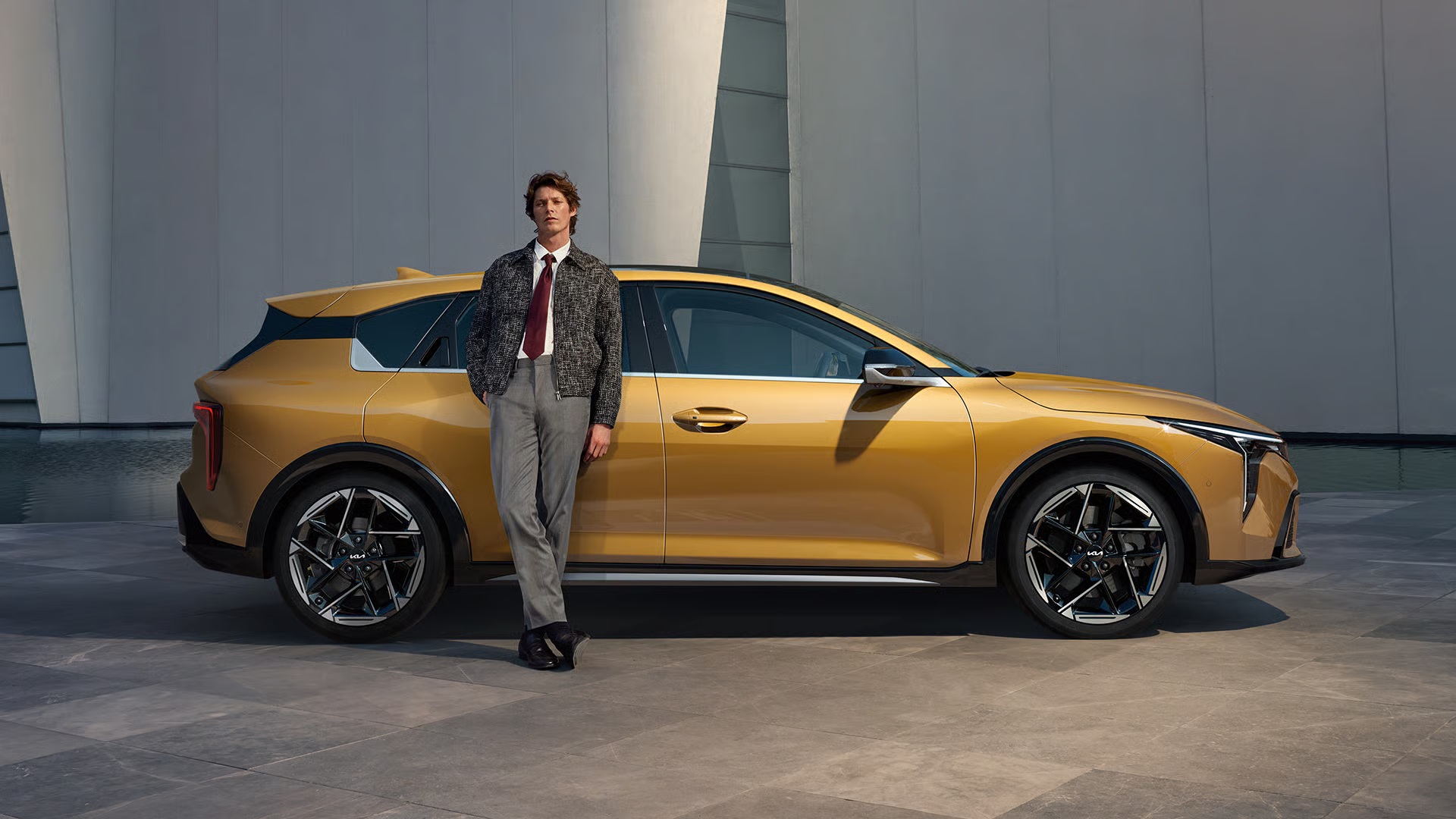 Výrazná silueta - Kia K4